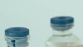 CDC recomiendan que los hombres de "alto riesgo" se vacunen contra Mpox