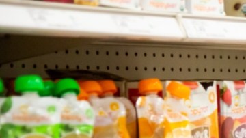 Bebés en EE.UU. que comieron purés de WanaBana deben hacerse prueba de plomo en sangre: FDA