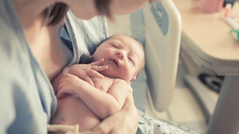Recién nacidos en EE.UU. pasarán más de la mitad de su vida tomando medicamentos: por qué