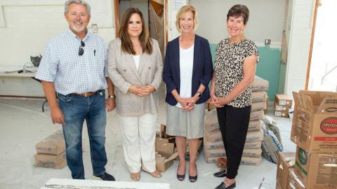 El concejal de Whittier Fernando Dutra, la asambleísta Lisa Calderón, la supervisora Janice Hahn y la concejal de Whittier Cathy Warner recorren el futuro sitio del Centro de Recursos Comunitarios LGBTQ+. (Cortesía Oficina supervisora Hahn)
