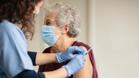 Más de a mitad de las personas en EE.UU. no quieren la nueva vacuna Covid: encuesta