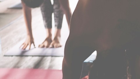 El "yoga caliente": de qué se trata y cómo puede aliviar la depresión