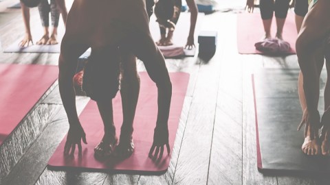 El "yoga caliente": de qué se trata y cómo puede aliviar la depresión