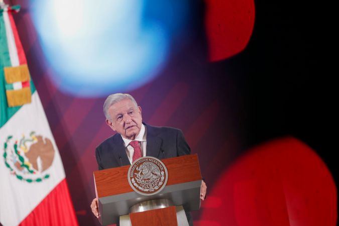 AMLO sostiene que los precursores químicos del fentanilo llegan a México desde China