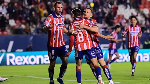 El Atlético San Luis en celebración de gol.