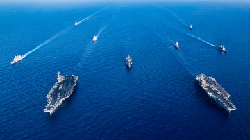 La Marina de EE.UU. confirmó ejercicios militares de dos portaaviones en el Mar Mediterráneo.