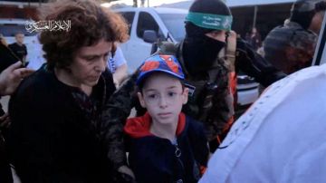 Keren Munder (54) y su hijo Ohad Munder (9) fueron liberados por Hamás