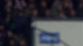 Santi Giménez reacciona luego de encajar un autogol contra el Atlético Madrid en Champions.