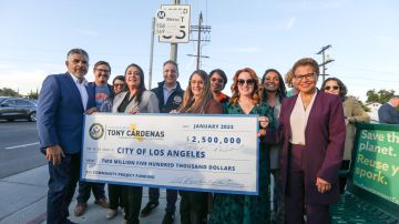La ciudad de LA anuncia fondos para combatir el cambio climático.