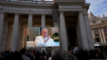 Papa Francisco tiene "inflamación pulmonar" y reza en casa