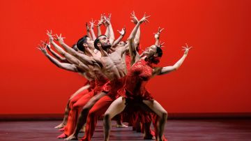 Ballet hispánico en la coreografía Línea Recta. Foto: Erin Baiano.