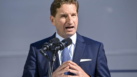 Dean Phillips, aspirante a la candidatura demócrata