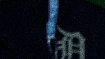 Julema Howard habla sobre las condiciones difíciles de su apartamento en los apartamentos Dorset Village en Los Ángeles.