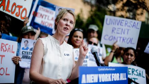 Cynthia Nixon instó a Joe Biden a intervenir y poner fin al conflicto que persiste en la región.