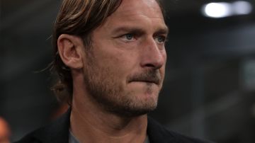 Francesco Totti se retiró por problemas en la Roma.