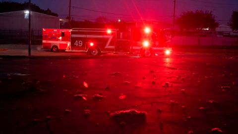 Emiten orden de refugio por explosión de una planta química en Texas