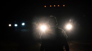Hallan a 87 migrantes dentro de un remolque en una carretera al sur de México