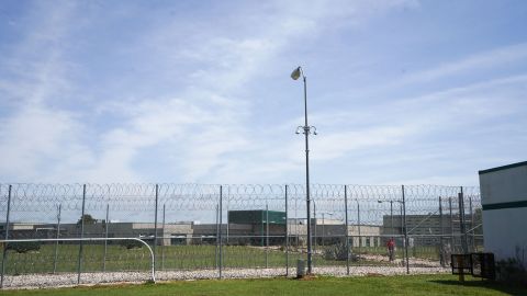 Atrapan a sospechoso de asesinato que escapó el mes pasado de una cárcel de Georgia