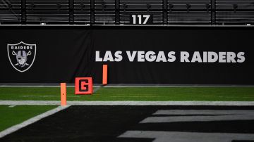 Logo de Las Vegas Raiders en el Allegiant Stadium.