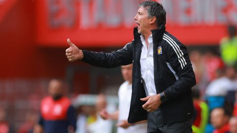 Robert Siboldi desde el banquillo de Tigres.