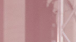 Durante el concierto, Karol G interactuó con las reclusas, preguntándoles qué canciones deseaban escuchar.