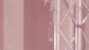 Durante el concierto, Karol G interactuó con las reclusas, preguntándoles qué canciones deseaban escuchar.