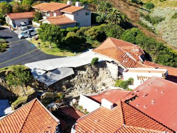 ROLLING HILLS ESTATES, CALIFORNIA - JULY 11: An aerial view of upscale homes destroyed by a landslide on Palos Verdes Peninsula on July 11, 2023 in Rolling Hills Estates, California. The still unexplained landslide destroyed 12 homes over the weekend and has sent ten of the homes slowly sliding toward a canyon below, forcing the City Council to declare a local state of emergency. (Photo by Mario Tama/Getty Images)