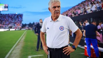 FORT LAUDERDALE, FLORIDA - JULY 21: Manager Ricardo Ferretti of Cruz Azul looks on during the first half of the Leagues Cup 2023 match against Inter Miami CF at DRV PNK Stadium on July 21, 2023 in Fort Lauderdale, Florida. (Photo by Hector Vivas/Getty Images)