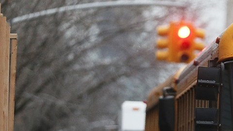 Accidente entre camión y autobús escolar deja al menos 3 muertos y 15 heridos en Ohio