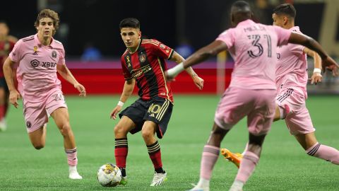 Thiago Almada durante un partido contra el Inter Miami.