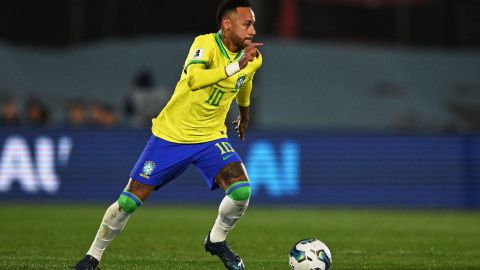 Neymar Jr. se lesionó en el juego contra Uruguay de las Eliminatorias.