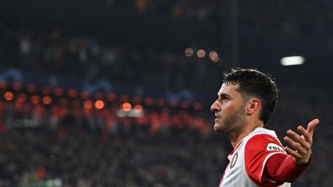 Santiago Giménez es el futbolista más importante del Feyenoord.