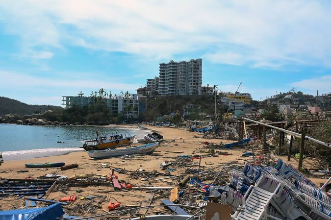 AMLO asegura que en marzo de 2024 habrá 35 hoteles operando en Acapulco tras el paso del huracán Otis