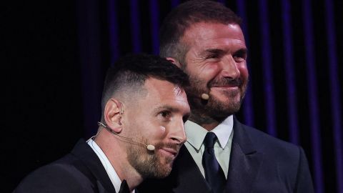 Lionel Messi junto a David Beckham durante la ceremonia del Balón de Oro 2023 que conquistó el astro argentino.