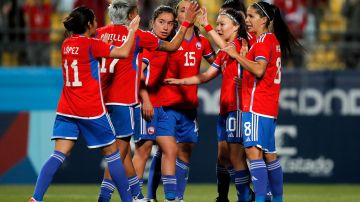 Chilenas en celebración de gol en las semifinales de los Juegos Panamericanos.