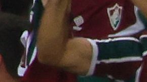 John Kennedy del Fluminense celebra su gol antes de ser expulsado.