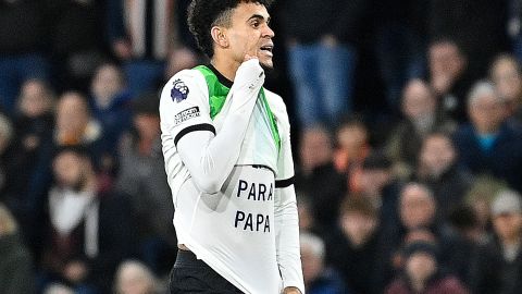 Luis Díaz celebra el gol dedicándolo a su padre, quien se mantiene secuestrado.