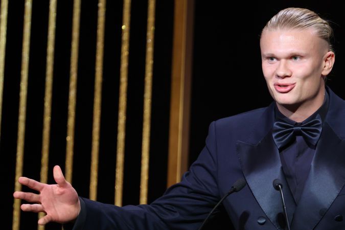 Erling Haaland recibió el Premios Puskas en la gala del Balón de Oro 2023.