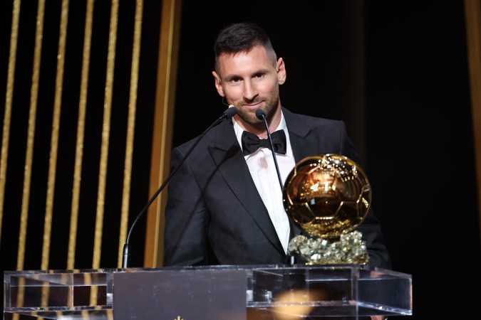 Con sus ocho premios del Balón de Oro, Lionel Messi aumentó la distancia con Cristiano Ronaldo que lo ha ganado en cinco oportunidades.