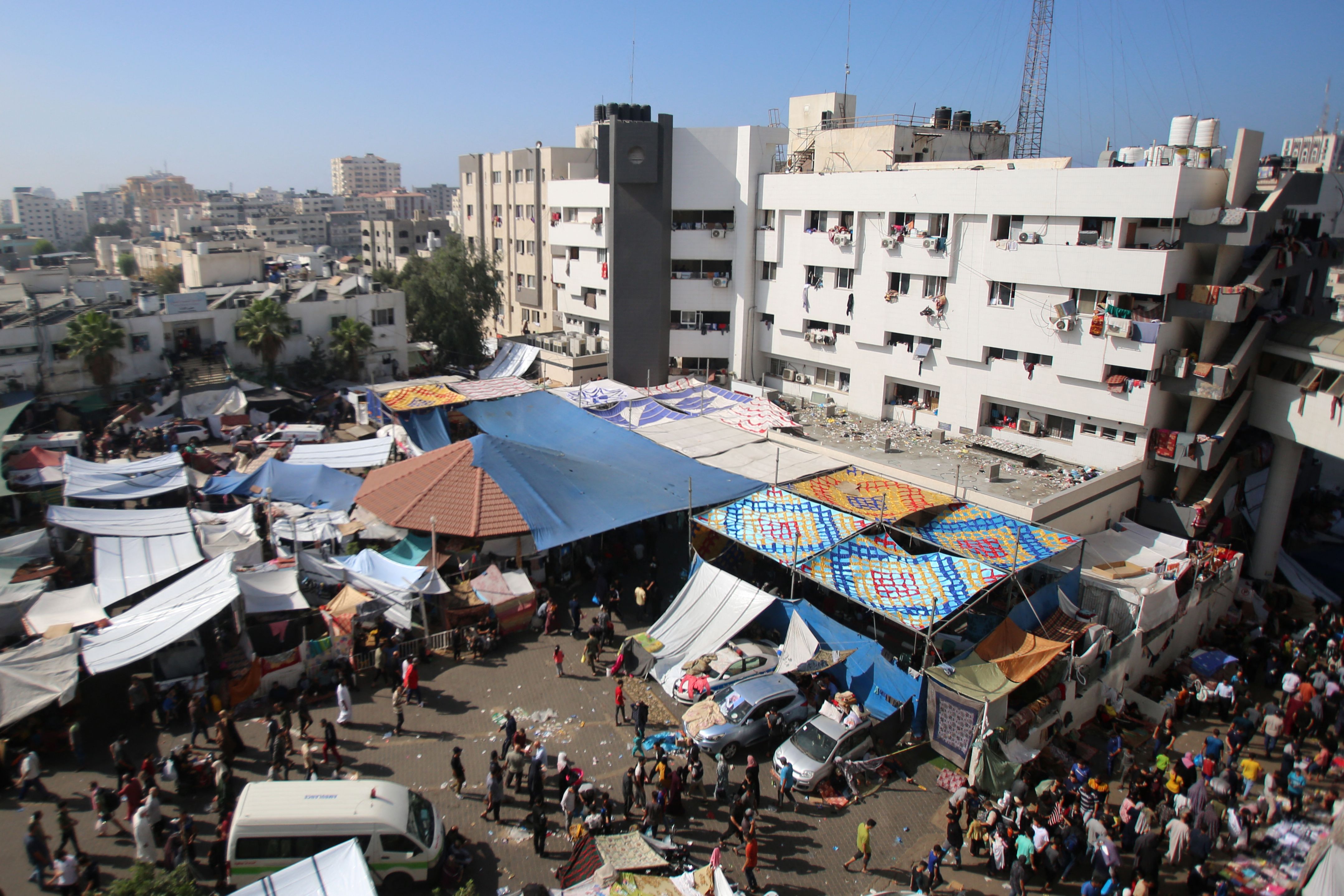 Una vista aérea muestra el recinto del hospital Al-Shifa en la ciudad de Gaza el 7 de noviembre de 2023.