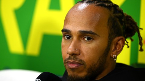 Lewis Hamilton volvió a expresar su inconformidad con el dominio aplastante de Red Bull con respecto al resto de equipos de la F1.