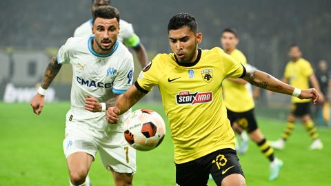 El AEK de Atenas de Orbelín Pineda queda fuera de la Europa League.