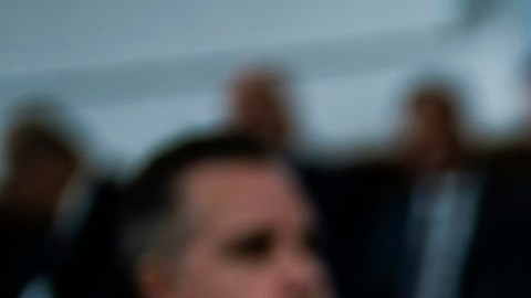 El expresidente Trump rinde testimonio en el juicio que enfrenta por presunto fraude.
