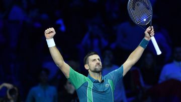 Novak Djokovic le ganó al danés Holger Rune la primera jornada de las Finales ATP.