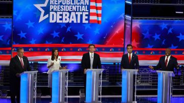 Chris Christie, Nikki Haley, Ron DeSantis, Vivek Ramaswamy y Tim Scott participaron en el debate de las primarias presidenciales republicanas en Miami.