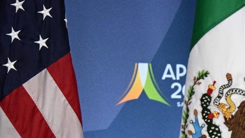 AMLO esbozó una sonrisa cuando Biden le hizo el comentario sobre la primera dama Jill Biden.