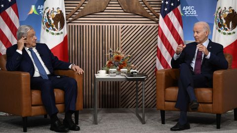 AMLO esbozó una sonrisa cuando Biden le hizo el comentario sobre la primera dama Jill Biden.