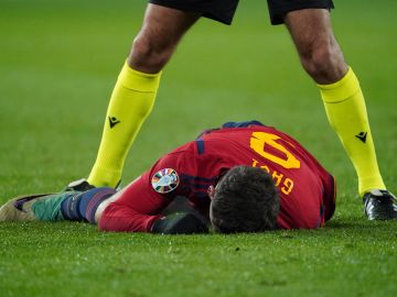 Gavi sufrió una rotura completa del ligamento cruzado de la rodilla derecha.