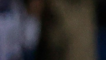 Guillermo Ochoa sale lesionado del juego contra Honduras.