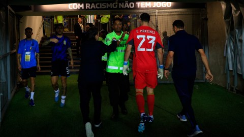 El Dibu Martínez fue protagonista de los distrubios previos al Brasil vs Argentina en el Maracaná.